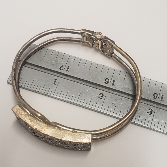 Elegant Crystal Vintage Style Hinge Bracelet - Picture 4 of 8